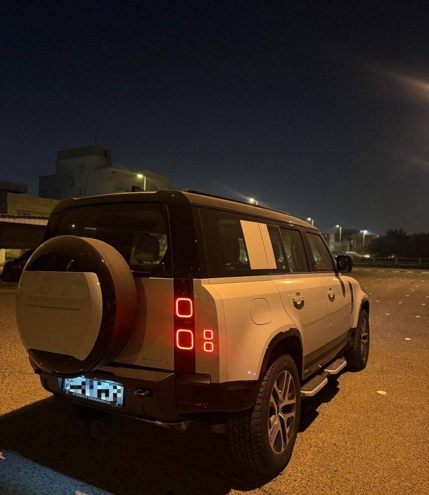 إعلان عن ديفندر اصفار