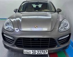 إعلان عن Porsche Cayenne Turbo 2011