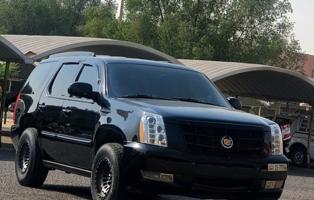 إعلان عن اسكاليد بلاتينيوم 2013  بحالة ممتازة