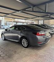 إعلان عن لكزس ES250