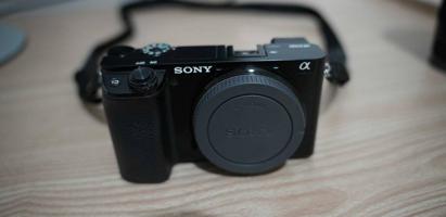 إعلان عن Sony a6100 w Sigma 30 f1.4 lens and bag