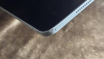 إعلان عن ايباد برو   m2  12,9  الجيل السادس ٢٥٦