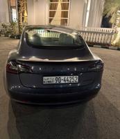 إعلان عن تيسلا موديل 3 بروفورمنس خليجي