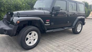 إعلان عن للبيع جيب رانجلر صحاري ماشي 209 صبغ وكاله اللون اسود موديل 2013 بحالة