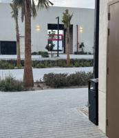 إعلان عن للبيع محل أسود موقع ممتاز يصلح استثمار  في مول ممتاز مقابل مخفر كبد