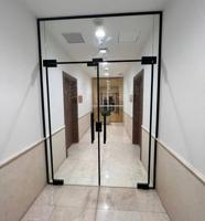 إعلان عن زجاج ومرايا