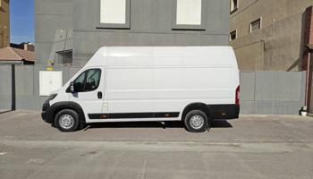 إعلان عن باص مقفل بيجو بوكسر موديل 2023 عداد 8700 شرط الفحص