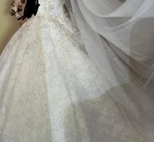 إعلان عن فستان عروس فخم جدا لبسه واحده ويلبس مقاس ميديم ولارج