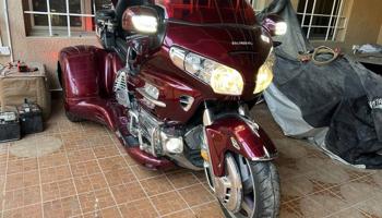 إعلان عن هوندا جولد وينغ ترايك