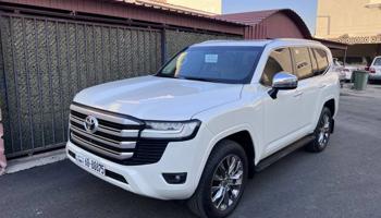 إعلان عن لاند كروز vx