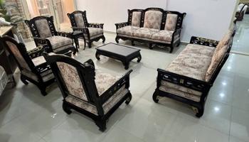 إعلان عن للبيع طقم شبه جديد مع طاولاته