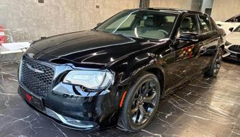 إعلان عن كرايزلر 300 S V6