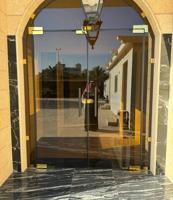 إعلان عن جميع اعمال الزجاج والسكريت