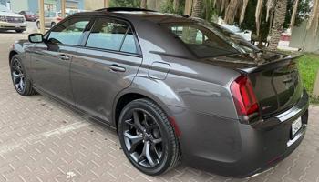 إعلان عن للبيع كرايزلر 300S صبغ الوكالة الدرجة الاولة تحت الكفالة