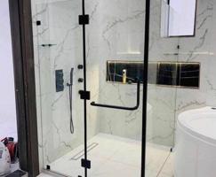 إعلان عن زجاج ومريا