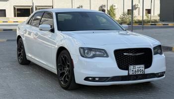 إعلان عن كرايزلر 300s 2021