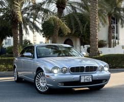 إعلان عن جاكوار xj8 بحالة نادرة