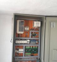 إعلان عن مصاعد.        فني مصاعد