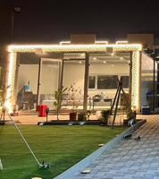 إعلان عن للبيع ديوانيه مقاس 5/6 ساندويتش بانيل الواجهه زجاج مع وحدتين مكفولين