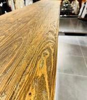 إعلان عن اثاث محل ملابس (طاولة عرض ملابس + فاتنرينه عرض)