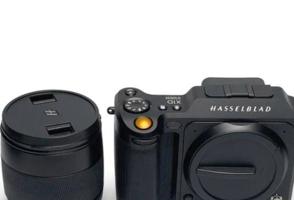 إعلان عن Hasselblad X1D + 2 Lenses