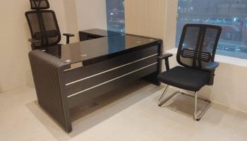 إعلان عن اثاث مكتبي شامل جديد مكاتب دراسية مكاتب موظفين ومدراء خشب وزجاج كراسي