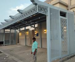 إعلان عن حداد هندي شغل درجه اولي مظلات خشبي خام كيربي ابواب درابزين