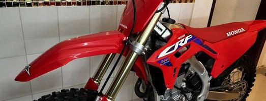 إعلان عن CRF450R 2024