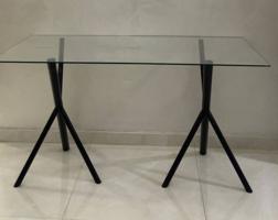 إعلان عن ٣طاولات بوفيه زجاج