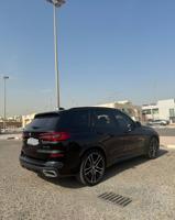 إعلان عن X5 شرط الفحص أسود ملكي