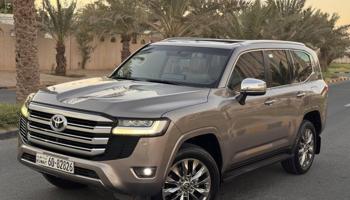 إعلان عن لاندكروزر VX 2022