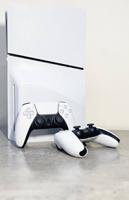 إعلان عن سوني فايف استعمال ثمان شهور،مع اغراضه،معها يدتين نضيفه،قابل للمساومة