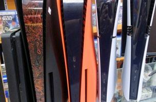 إعلان عن نشترى ونبيع جميع اجهزه البلايستيشن فور والفايف جديد ومستعل