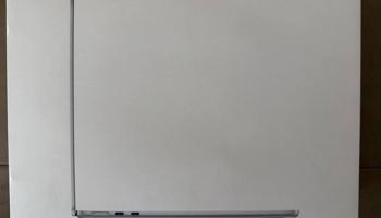 إعلان عن Silver MacBook Air 13 M4 512GB SSD 16GB RAM