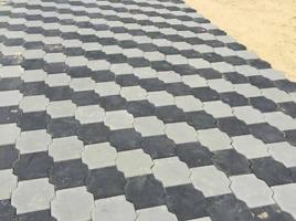 إعلان عن معلم ومقاول بلاط متداخل وكربستون جميع انواع البلاط بمواد وبغير مواد