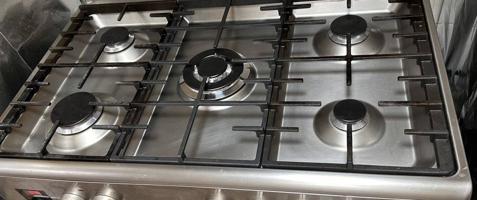 إعلان عن طباخ سعره الاصلي ٥٥٠ دينار كويتي واستعمال خفيف جديد ونظيف التواصل واتس