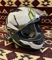 إعلان عن خوذة مقاس XL