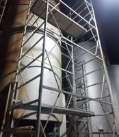 إعلان عن تاجير وبيع سقاله حديد والمونيوم خشب