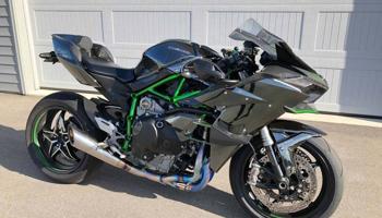 إعلان عن Kawasaki ninja h2 2024