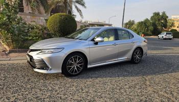 إعلان عن كامري V6 لمتد اديشن وارد الساير موديل ٢٠٢٣ تحت الكفالة