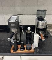 إعلان عن مكينة قهوة مع كامل المعدات (coffee machine with all equipment )