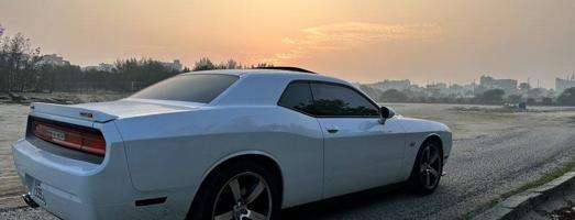 إعلان عن دوج تشالنجر 2014 SRT8