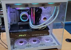 إعلان عن للبيع بي سي AMD Ryzen7 9800X3D 4.7GHZ/32GB ram/2TB ssd m.2Nvme /5080 R