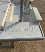 إعلان عن للبيع قرف مع عربانه 18  قدم سلس النوع ( رنر ) تأمين جديد مع جهاز IS