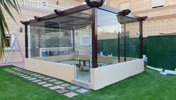 إعلان عن فني زجاج ومرايا