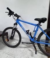 إعلان عن دراجة B-Twin من ديكاثلون