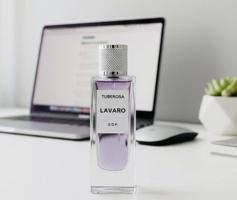 إعلان عن مصمم عطور