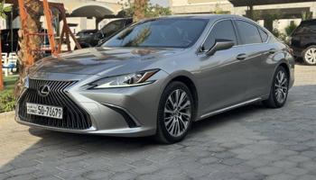 إعلان عن 🔴2019 LEXUS ES250 بحالة ممتازة 🔴