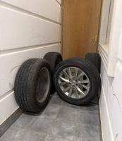 إعلان عن رنقات فورد لاريت وانيت