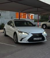 إعلان عن ES350 LEXUS